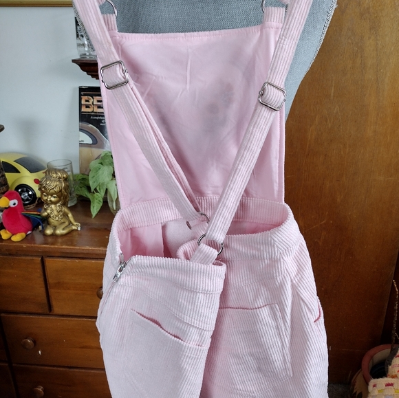 Dolls Kill Sugar Thrillz Women's Pink Corduroy Bib Shorts Heart Sz M - Picture 2 of 8